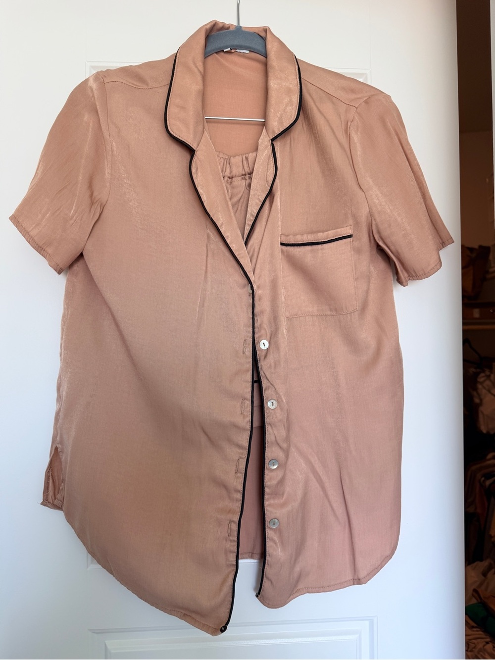 Crescent Short-Sleeve Button-Down in Dusty Rose with Black Piping